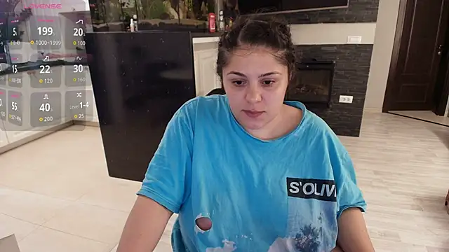 Snapshot of Layla- chatting on September 11, 2025, 9:53 am Layla- online show from September 11, 2025, 9:53 am