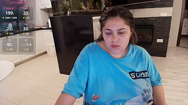 Snapshot of Layla- chatting on September 12, 2025, 8:47 am Layla- online show from September 12, 2025, 8:47 am