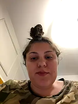 Snapshot of Layla- chatting on September 15, 2025, 11:16 pm Layla- online show from September 15, 2025, 11:16 pm