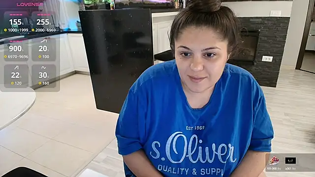 Snapshot of Layla- chatting on September 25, 2025, 10:19 am Layla- online show from September 25, 2025, 10:19 am