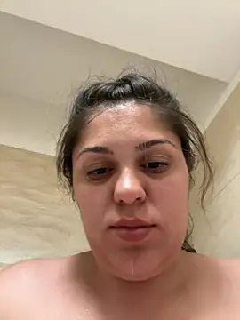 Snapshot of Layla- chatting on September 27, 2025, 10:04 pm Layla- online show from September 27, 2025, 10:04 pm