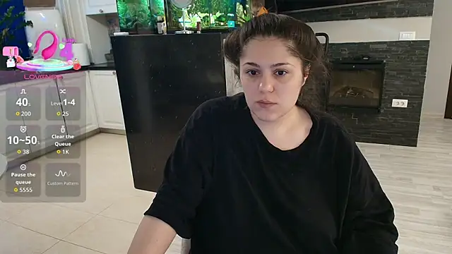 Layla- online show from April 23, 2026, 9:41 am