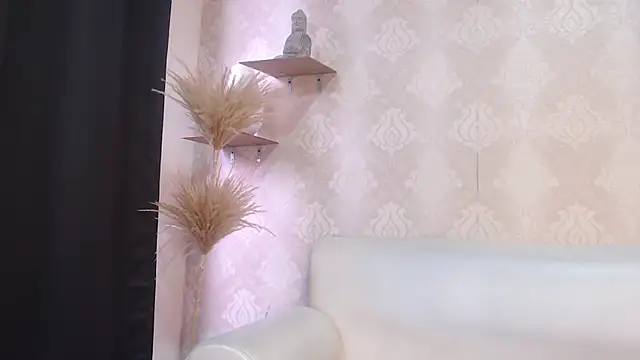 fernandaqueens online show from March 4, 2025, 5:03 pm