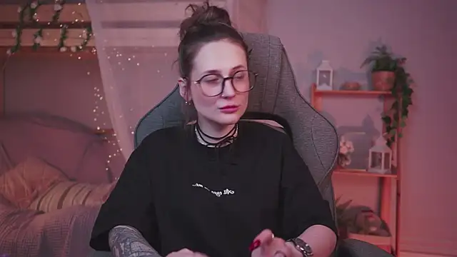 OliviaMcClean online show from January 13, 2026, 7:41 pm