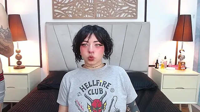 Snapshot of Aria_and_orien chatting on March 7, 2025, 11:07 am Aria and orien online show from March 7, 2025, 11:07 am