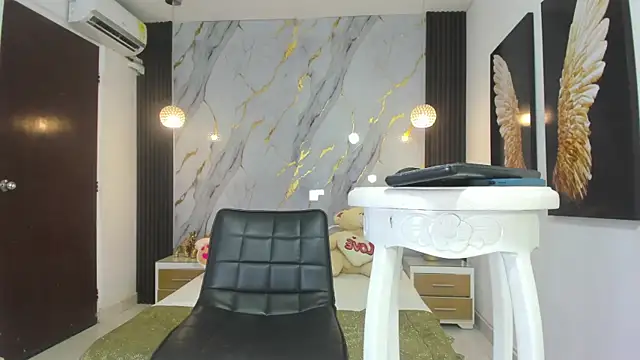 sasha blake  online show from March 14, 2025, 9:10 pm