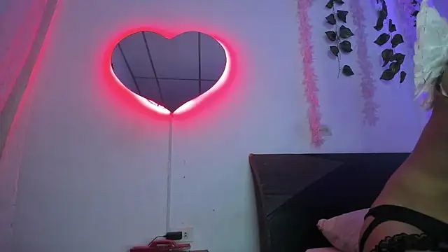 Snapshot of G_obedient_boy chatting on March 14, 2025, 12:21 am G obedient boy online show from March 14, 2025, 12:21 am