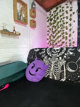 LiraSonnett online show from March 14, 2026, 9:09 pm