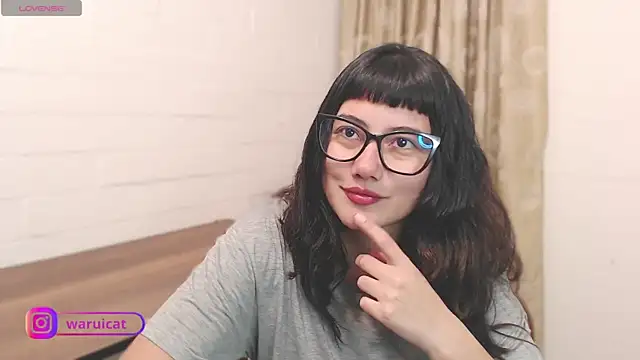 Laury uri online show from March 17, 2026, 2:16 am