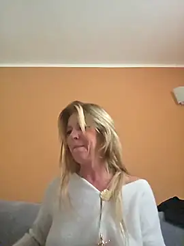 Melody73 online show from November 10, 2025, 10:25 am