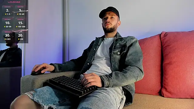 Snapshot of nicholasX1 chatting on September 25, 2025, 12:42 pm nicholasX1 online show from September 25, 2025, 12:42 pm