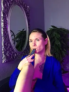 Snapshot of EmmaGallen chatting on March 16, 2025, 8:43 am EmmaGallen online show from March 16, 2025, 8:43 am