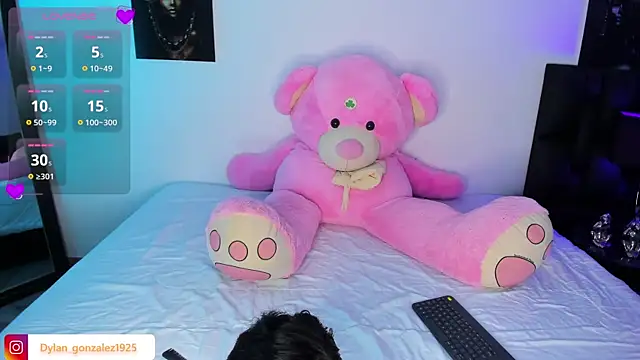 Dylan Turnerr online show from July 11, 2026, 5:32 am