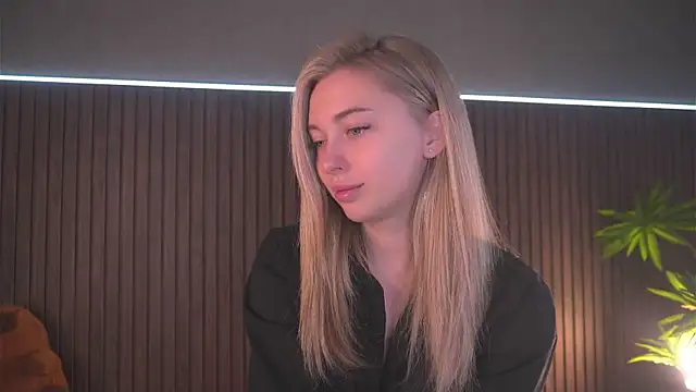 christie luv online show from September 27, 2025, 5:23 am