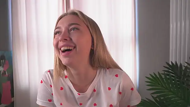 christie luv online show from October 3, 2025, 7:05 am