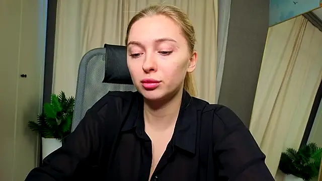 christie luv online show from December 5, 2025, 1:09 pm