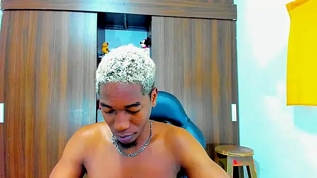 Snapshot of Dreamastercum_ chatting on October 21, 2025, 11:44 am Dreamastercum online show from October 21, 2025, 11:44 am