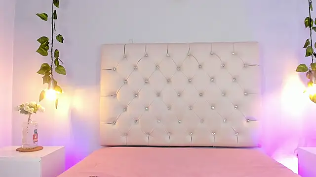 Lia Taylor1 online show from October 9, 2025, 1:25 am