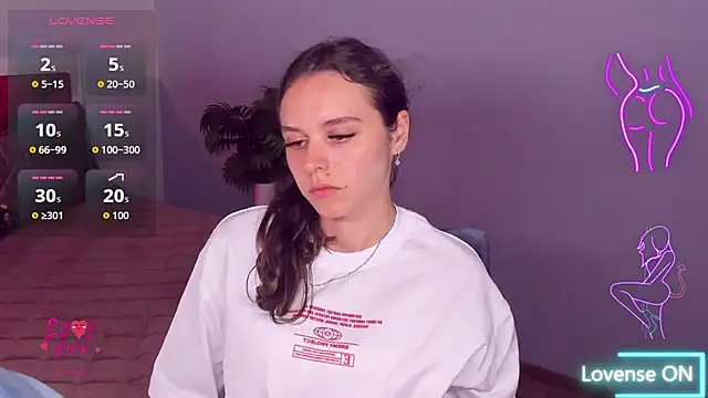 EmelyMason online show from June 17, 2026, 9:34 am
