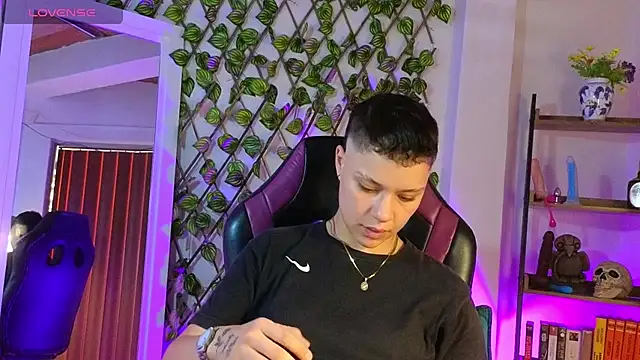 Snapshot of demimoore222 chatting on March 8, 2025, 8:25 pm demimoore222 online show from March 8, 2025, 8:25 pm