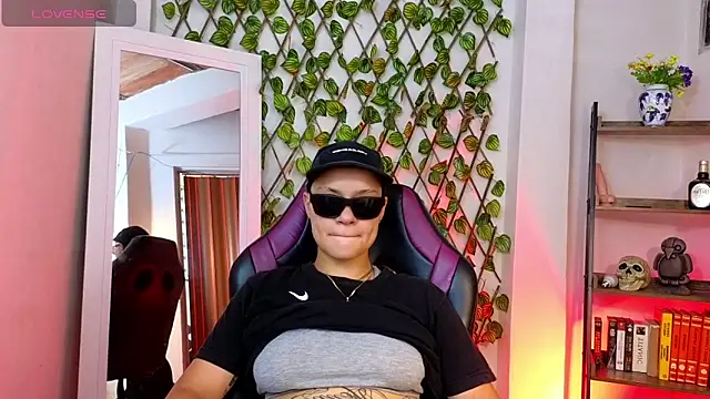 Snapshot of demimoore222 chatting on March 13, 2025, 7:50 pm demimoore222 online show from March 13, 2025, 7:50 pm