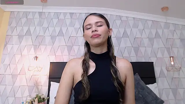 LiliJensen online show from October 6, 2025, 7:55 pm