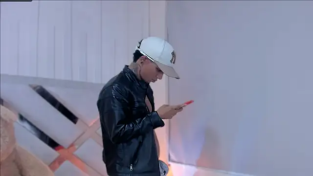 Snapshot of CRAZY-BOY99 chatting on March 1, 2025, 12:01 pm CRAZY-BOY99 online show from March 1, 2025, 12:01 pm