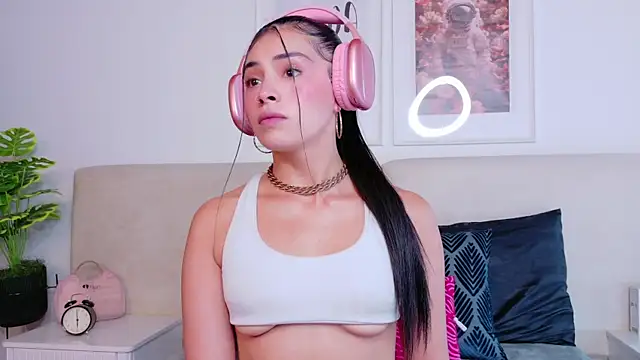 Snapshot of SaritaBratz chatting on September 15, 2025, 8:42 pm SaritaBratz online show from September 15, 2025, 8:42 pm