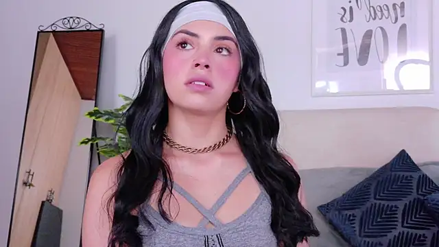 Snapshot of SaritaBratz chatting on November 26, 2025, 8:10 pm SaritaBratz online show from November 26, 2025, 8:10 pm