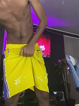 Snapshot of Miguel_bigcock chatting on March 5, 2025, 9:15 pm Miguel bigcock online show from March 5, 2025, 9:15 pm