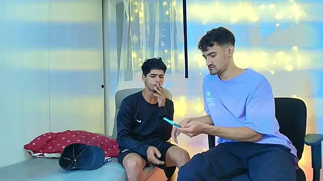 Snapshot of Miguel_bigcock chatting on December 15, 2025, 11:09 pm Miguel bigcock online show from December 15, 2025, 11:09 pm