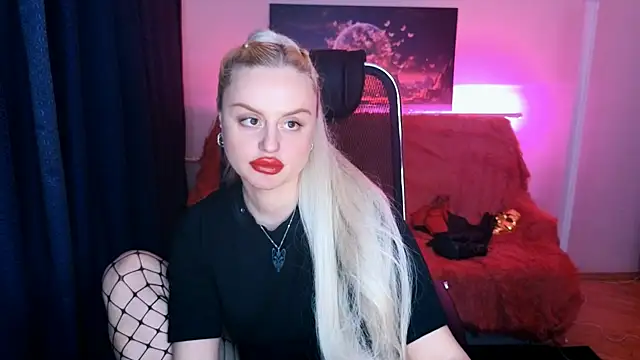 Snapshot of Miss_Alice_Silver chatting on March 18, 2025, 7:42 pm Miss Alice Silver online show from March 18, 2025, 7:42 pm