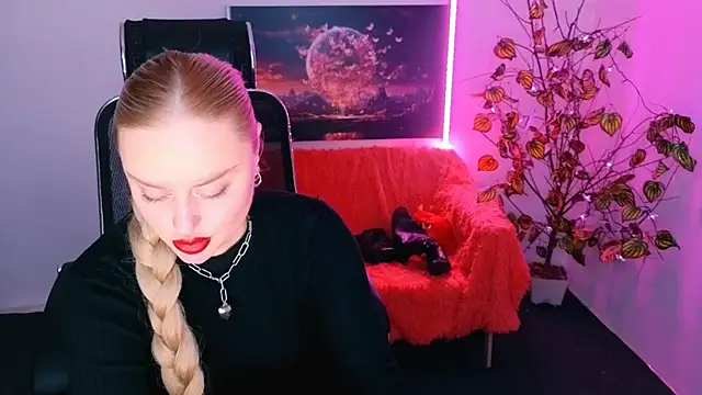 Snapshot of Miss_Alice_Silver chatting on November 24, 2025, 1:55 pm Miss Alice Silver online show from November 24, 2025, 1:55 pm