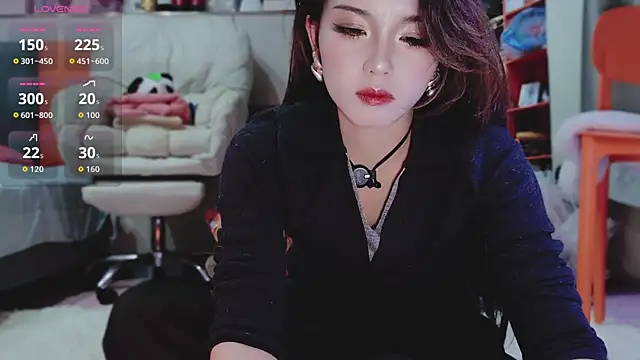 guoguo7777777 online show from December 4, 2025, 3:10 pm