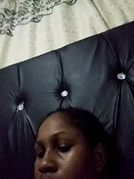 Snapshot of queen_lovely2 chatting on December 4, 2025, 6:05 pm queen lovely2 online show from December 4, 2025, 6:05 pm