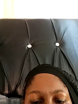 Snapshot of queen_lovely2 chatting on February 6, 2026, 8:40 am queen lovely2 online show from February 6, 2026, 8:40 am