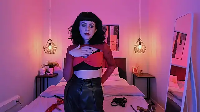 Snapshot of TrishLovers chatting on March 23, 2025, 1:20 am TrishLovers online show from March 23, 2025, 1:20 am