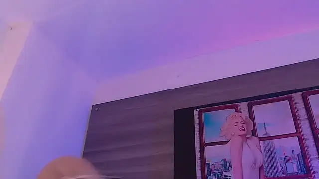 Snapshot of SashaNova chatting on November 14, 2025, 4:33 am SashaNova online show from November 14, 2025, 4:33 am