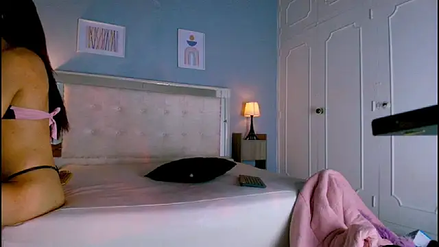 Snapshot of Emily_Castillo_1 chatting on March 22, 2025, 4:24 am Emily Castillo 1 online show from March 22, 2025, 4:24 am