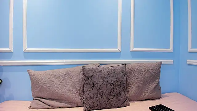 Lucy Canel online show from November 3, 2025, 3:13 pm