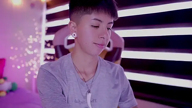 Snapshot of tommy_blue chatting on March 14, 2025, 6:39 pm tommy blue online show from March 14, 2025, 6:39 pm