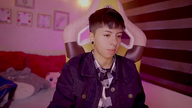 Snapshot of tommy_blue chatting on March 21, 2025, 12:39 pm tommy blue online show from March 21, 2025, 12:39 pm