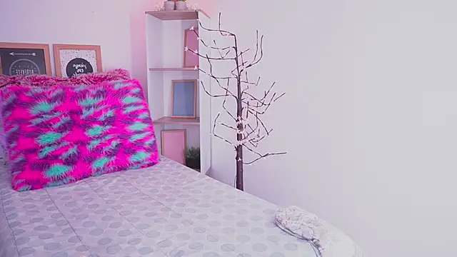 Snapshot of tommy_blue chatting on September 12, 2025, 1:06 am tommy blue online show from September 12, 2025, 1:06 am