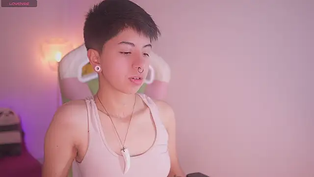 Snapshot of tommy_blue chatting on November 13, 2025, 12:26 pm tommy blue online show from November 13, 2025, 12:26 pm