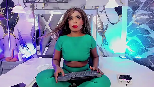 Snapshot of CandyMartinez_ chatting on May 7, 2026, 7:52 pm CandyMartinez online show from May 7, 2026, 7:52 pm