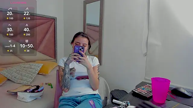 SaskiaGrendel online show from April 29, 2026, 12:05 am