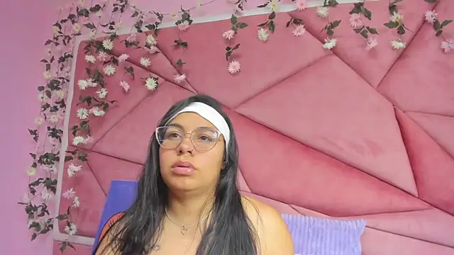 Snapshot of _Violeta_18 chatting on November 16, 2025, 3:23 am Violeta 18 online show from November 16, 2025, 3:23 am