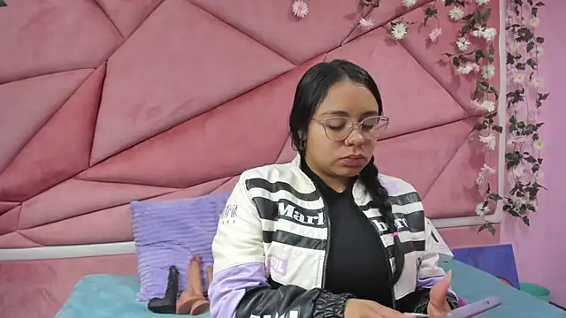 Snapshot of _Violeta_18 chatting on November 23, 2025, 2:44 am Violeta 18 online show from November 23, 2025, 2:44 am