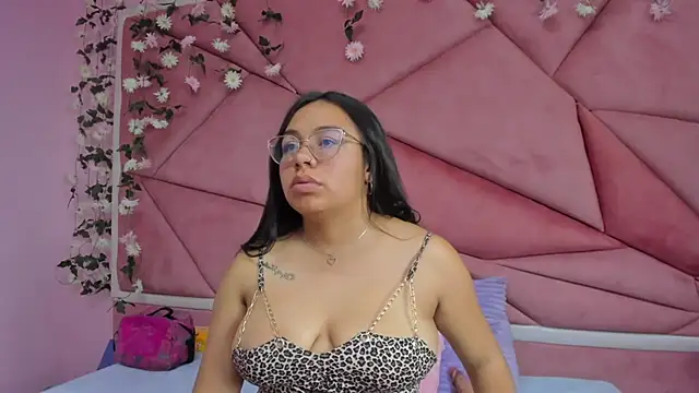 Snapshot of _Violeta_18 chatting on November 30, 2025, 3:21 am Violeta 18 online show from November 30, 2025, 3:21 am