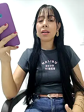 Snapshot of Candy-Body chatting on March 15, 2025, 8:21 pm Candy-Body online show from March 15, 2025, 8:21 pm